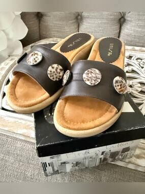 Unisa Slides Sandals Women’s 7